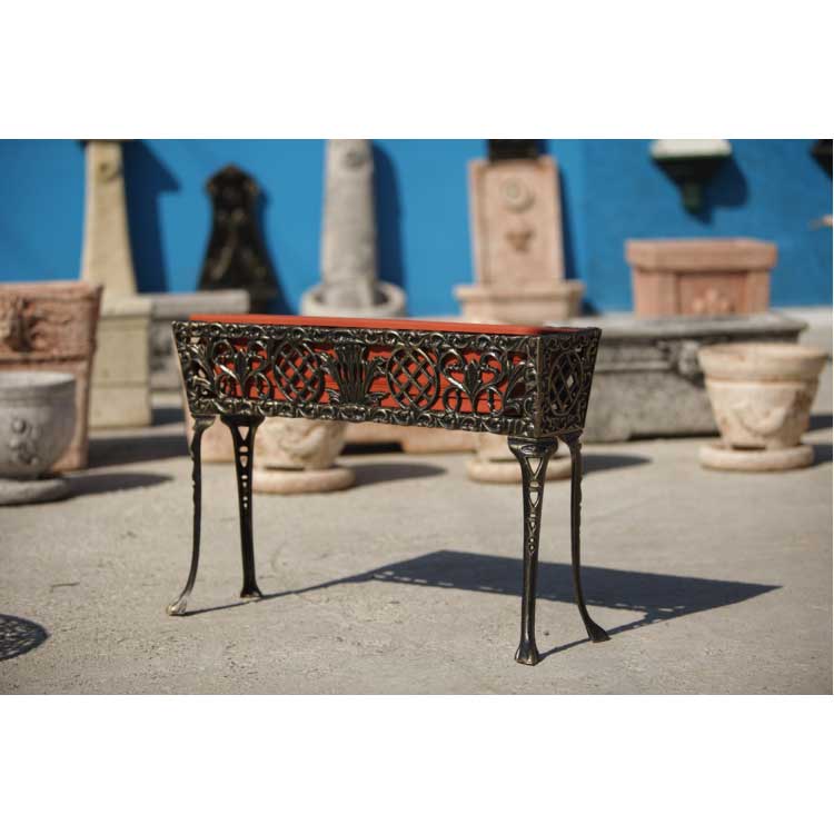 Jardiniera din aluminiu cu picioare
